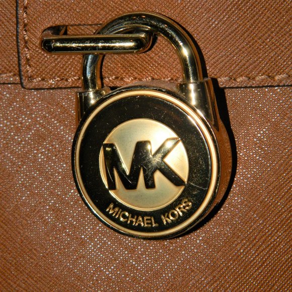 Michael Kors Hamilton Tote with Long Zip Wallet - Picture 2 of 16